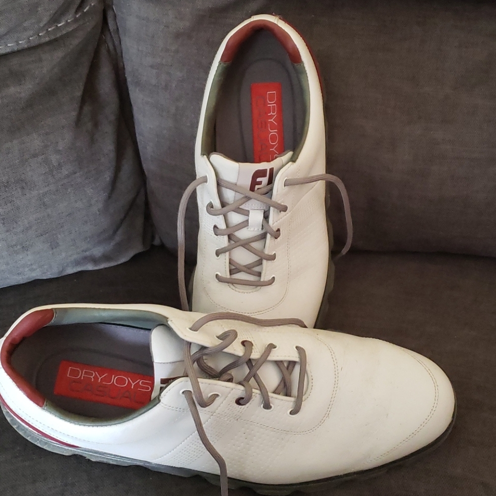 Golf shoes